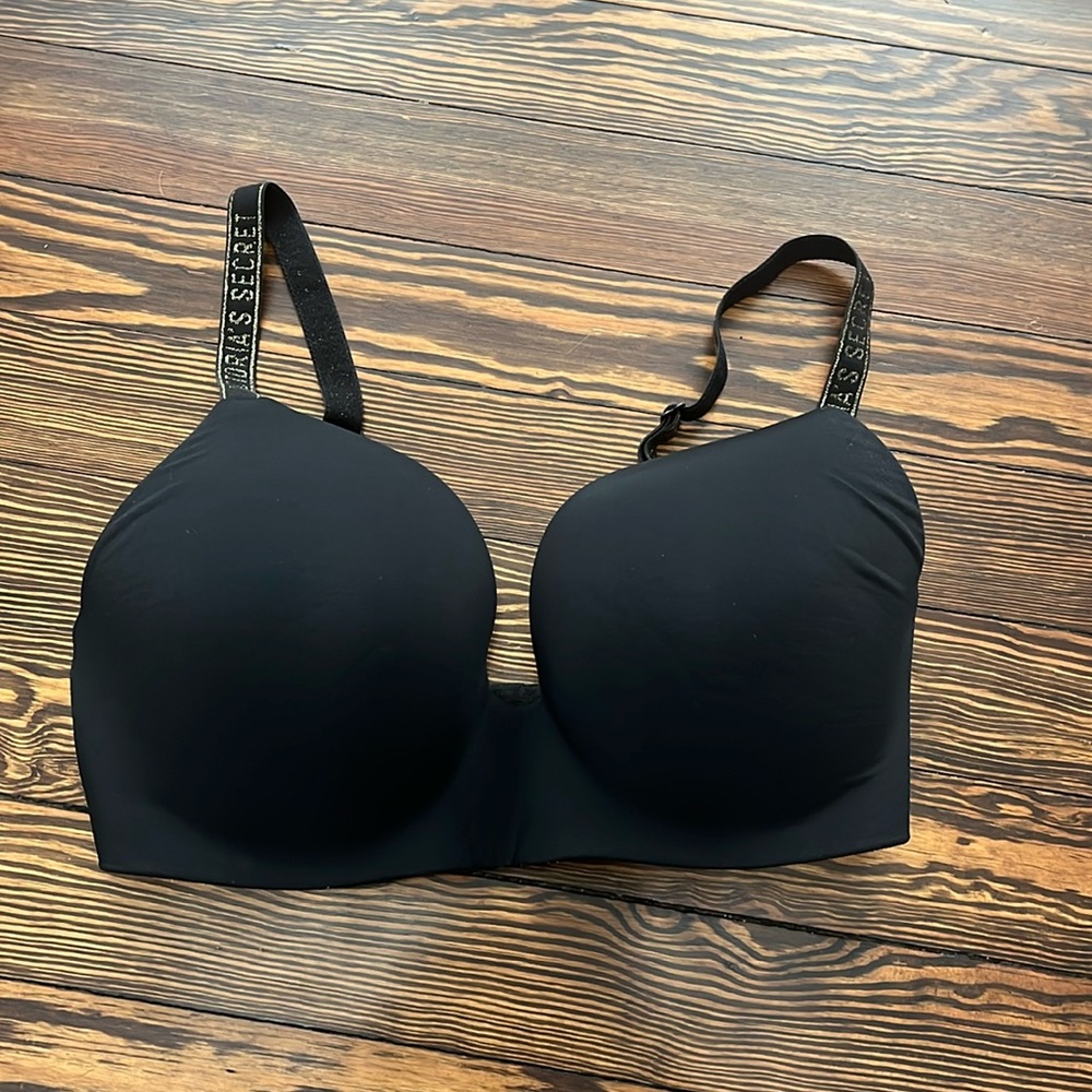 Victorias Secret Wireless Bra size: 34DD